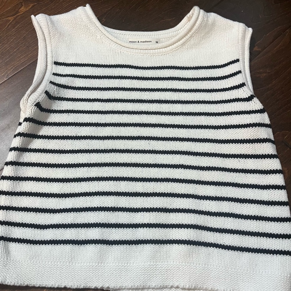 Moon & Madison Sleeveless Striped Top - Black and White